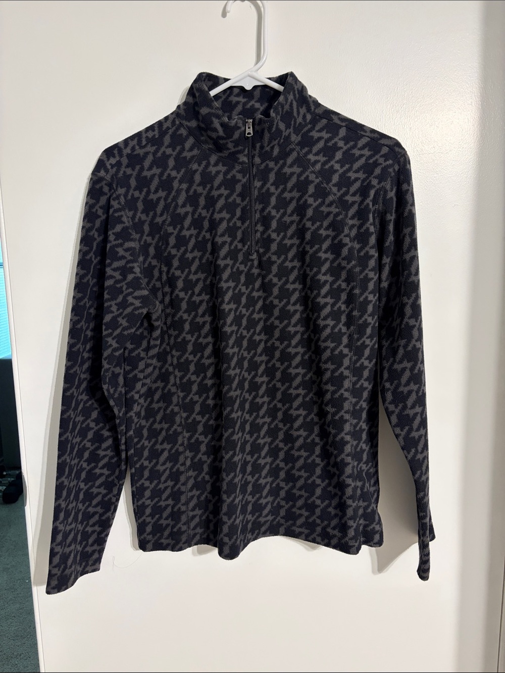 Women's Black Houndstooth Zip-Up Sweater